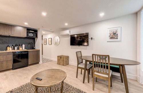 Vieux-Quebec-Cap-Blanc-colline Parlementaire Apartment | Elegant 1 Bedroom Suite