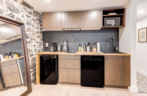 Vieux-Quebec-Cap-Blanc-colline Parlementaire Apartment | Elegant 1 Bedroom Suite