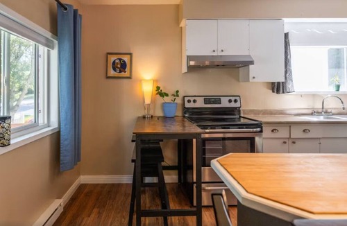 Hillside - Quadra - Downtown Blanshard House | Elegant and eclectic Victoria house near bakery!