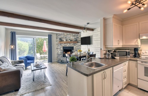 Mont-Tremblant Apartment | Elegant Apartment - View on Lake Tremblant & Mountain