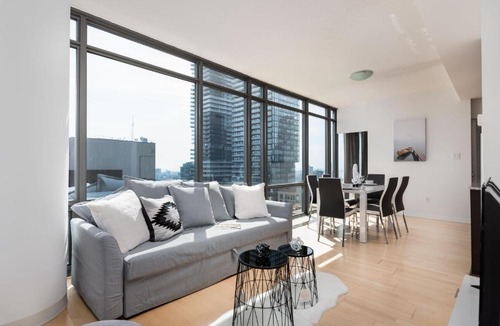 Bay Cloverhill Apartment | Elegant Downtown Condo with Panoramic Views