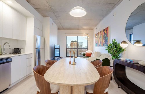 Quartier des Spectacles Apartment | Elegant Montréal Retreat | Free Parking