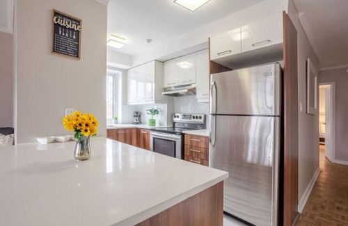Downtown Montreal Apartment | Elegant Stay in Montréal