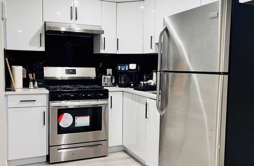 Southeast Edmonton Apartment | Elegant Suite| King Beds| Private Entrance| Wifi
