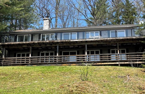 Huntsville Cottage | Elegant Waterfront Cottage Escape