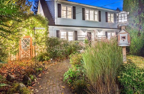 Hollyburn House | Elegant West Vancouver home, close to beach.