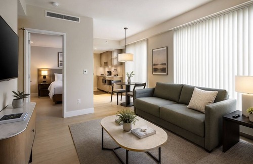 Toronto Entertainment District Apartment | Elmsworth Hotel