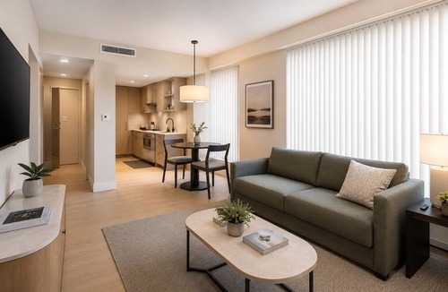 Toronto Entertainment District Apartment | Elmsworth Hotel