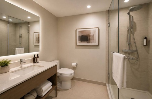 Toronto Entertainment District Apartment | Elmsworth Hotel