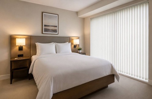 Toronto Entertainment District Apartment | Elmsworth Hotel