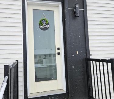 Lynnwood Ridge Apartment | Emerald - 10mins from Stampede Park