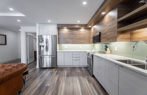 Downtown Halifax Apartment | Enchanting 1BR w/Den with GYM, Near Public Gardens