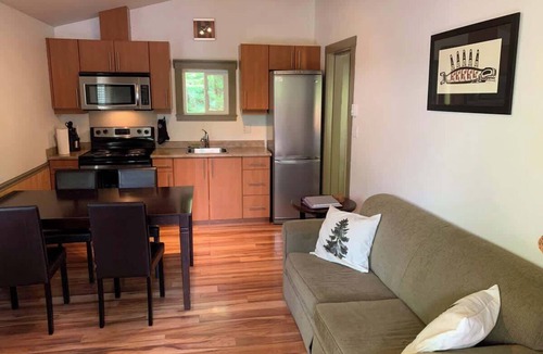 Port Renfrew Cabin | Enclosed deck - Hot tub - Pet Friendly- gas stove