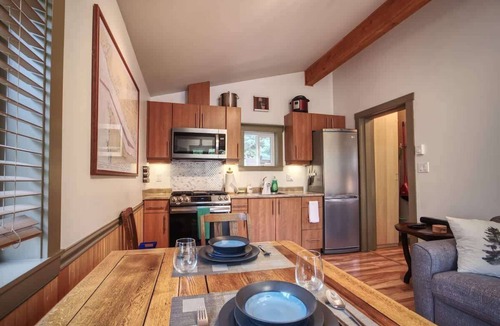 Port Renfrew Cabin | Enclosed deck - Hot tub - Pet Friendly- gas stove