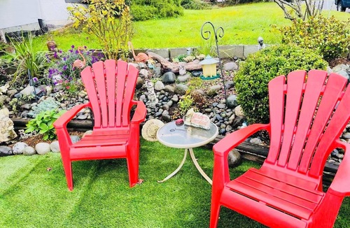 Saanich East House | Enjoyable 2-bedroom house in lovely Saanich Core neighborhood