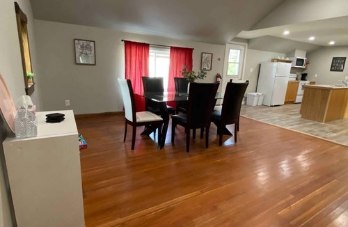 Lambton Shores House | ENTIRE 2-BEDROOM TOWNHOUSE ON A RUSTIC FARM, 20 Minutes from GrandBend!