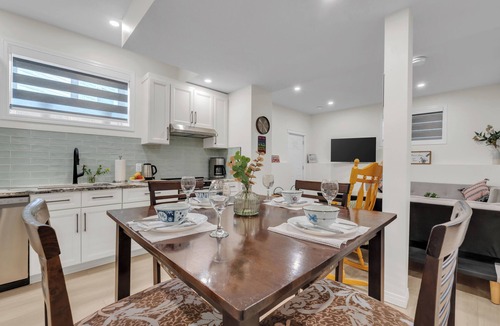 Arbour Lake House | Entire guesthouse Suite in NW Calgary