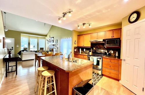 Windermere House | Entire home nestled in the trees, sleeps 8, private beach, pet friendly!