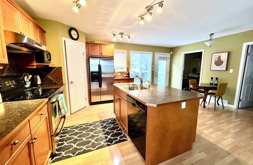 Windermere House | Entire home nestled in the trees, sleeps 8, private beach, pet friendly!