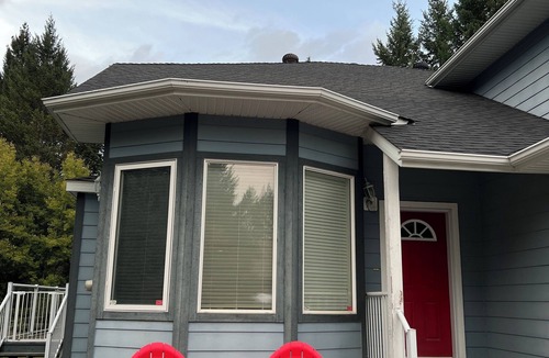 Windermere House | Entire home nestled in the trees, sleeps 8, private beach, pet friendly!