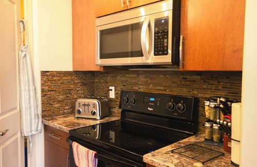 West Edmonton House | Entire Large|3BHome|King Bed| with A/C |Mins to WEM