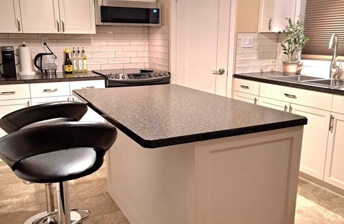 Grande Prairie House | Enya's place,Hot tub,AC,Pet friendly