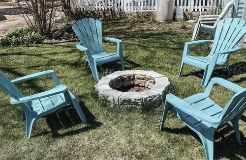 Ruthven Cottage | Escape to Paradise on 5th in Kingsville — a cozy bungalow cottage.