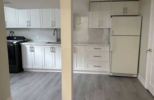 Niagara Falls House | Esther’s Vacation Home . Walking distance to Clifton fun street