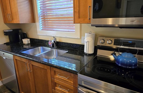 Regional District of Nanaimo Resort | Exceptional Oceanside Cottage in Parksville BC located in Popular Resort Area!