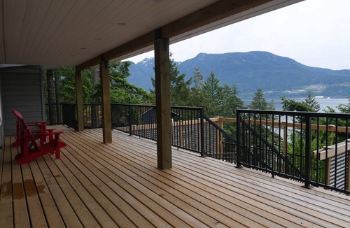 Bowen Island Apartment | Exclusive 2-bdrm ocean & mountain view suite
