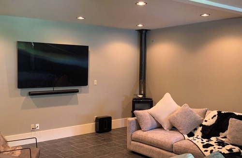 Central Kootenay House | Exclusive Beach Estate