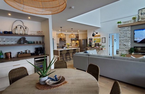 McKinley Condo | EXCLUSIVE LAKEFRONT PENTHOUSE *PRIVATE ROOFTOP DECK * POOL *HOTUB *SUNSET VIEWS