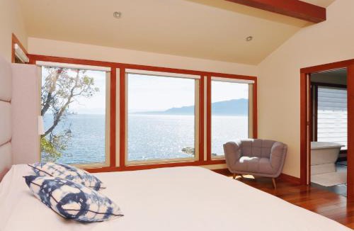 Sunshine Coast Villa | Exclusive Private Island - Pacific Ocean Paradise