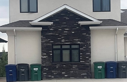 Saskatoon House | Executive 1BR+Den Walk-Out Suite Backing Park