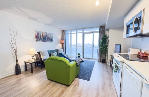 Wellington Place House | Executive 2 Beds near CN Tower, Rogers Centre, Scotia Arena & Free Parking