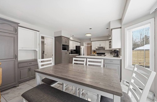 Bedford House | Executive 7 bedrooms 3.5 Bathrooms