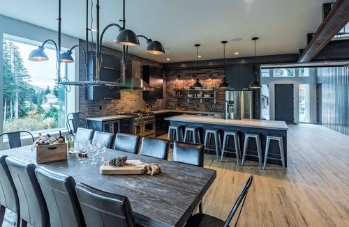 Hemlock Valley Cabin | Executive Cabin, Ski and Ski Out at Sasquatch Mountain