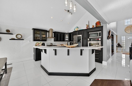Barrie House | Executive high end home with Backyard Oasis!