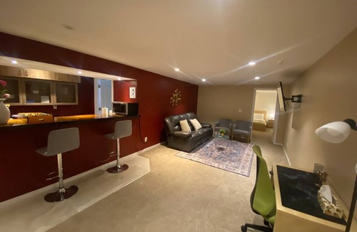 Jasper Place House | Executive Holiday Home near West Edmonton Mall