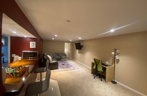Jasper Place House | Executive Holiday Home near West Edmonton Mall