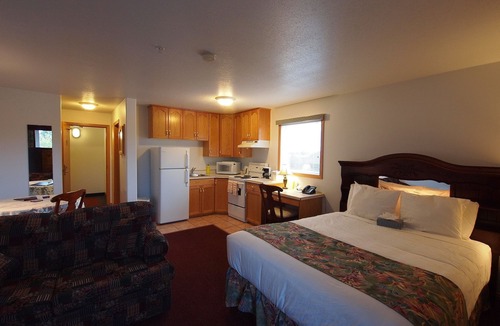 High Level Hotel | Executive House Suites Hotel & Conference Centre