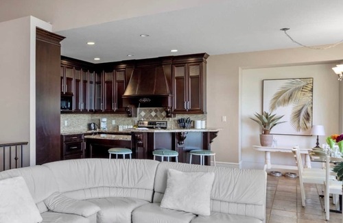 Ladysmith Apartment | Executive Ocean View 2 bedrooms Sleeps 8 | Pet Friendly