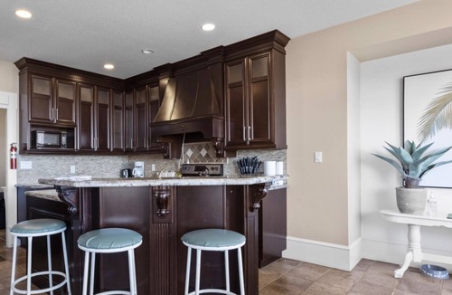 Ladysmith Apartment | Executive Ocean View 2 bedrooms Sleeps 8 | Pet Friendly