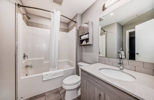 Red Deer Apartment | Executive Queen Bedroom Suite