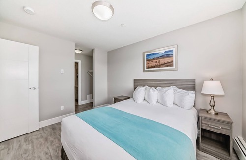 Red Deer Apartment | Executive Queen Bedroom Suite