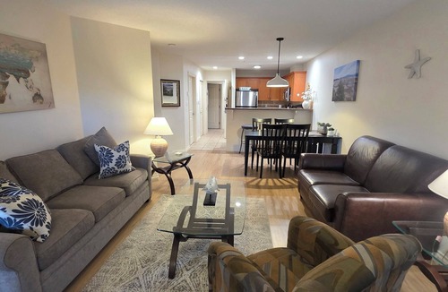 Regional District of Nanaimo Condo | Executive Resort Condo SLEEPS 4/2 BATH. Full Kitchen. Seasonal Pool and Hot Tub.