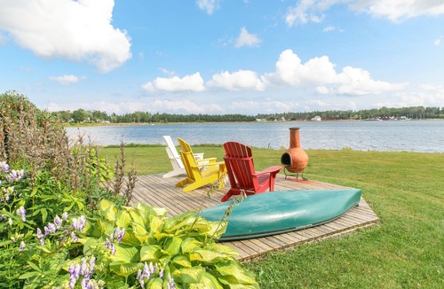 Bay Fortune Cottage | Executive style family cottage on the water