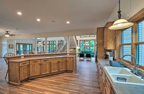 Unaka House | Expansive Home on 16 Acres w/Smoky Mountain Views