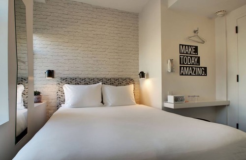 Foggy Bottom Hotel | Explore D.C. from a Chic Micro-Hotel, Short Walk from Washington Monument