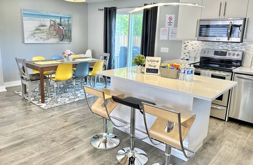 Port Weller West House | Explore Niagara-on-the Lake & Falls Retreats with Us!